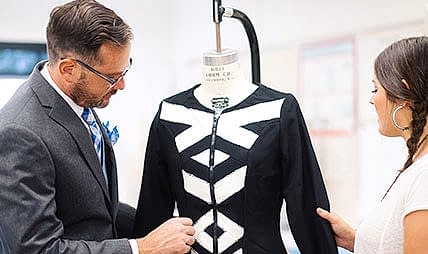 Ведущий дизайнер одежды