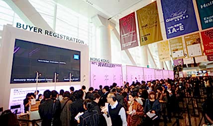 Байер в ювелирном мультибрендовом магазине