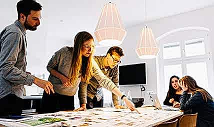 Директор по маркетингу